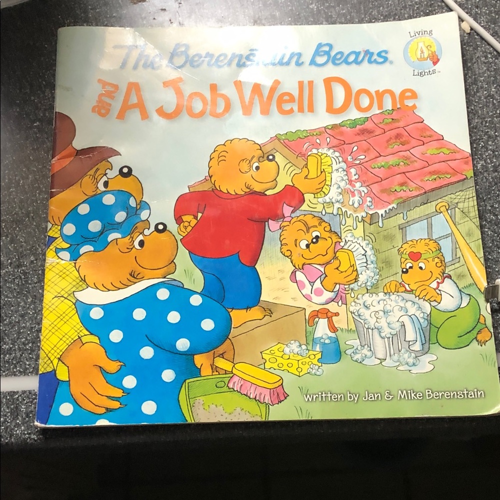 The Berenstain Bears: A Job Well Done - Kids Board Book (Blue, Orange)